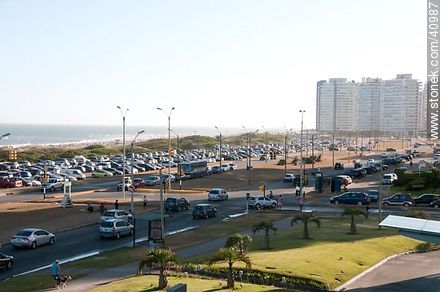 Parada 8 at Brava beach plenty of cars. - Punta del Este and its near resorts - URUGUAY. Photo #40987