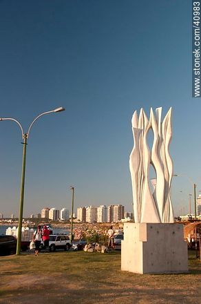 Sculpture at Parada 1 - Punta del Este and its near resorts - URUGUAY. Foto No. 40983