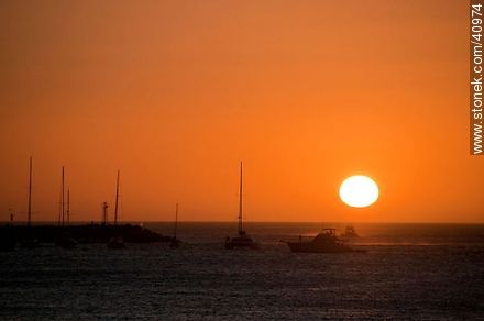 Atardecer sobre playa Mansa - Punta del Este y balnearios cercanos - URUGUAY. Foto No. 40974