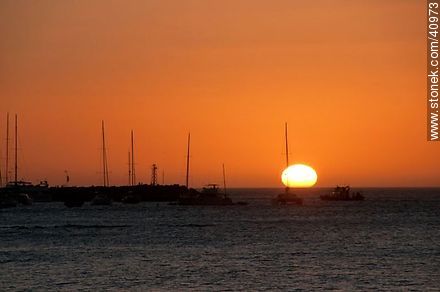 Sunset in Playa Mansa - Punta del Este and its near resorts - URUGUAY. Foto No. 40973