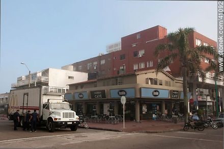 Gorlero Ave. morning.  Suppliers. - Punta del Este and its near resorts - URUGUAY. Photo #41092