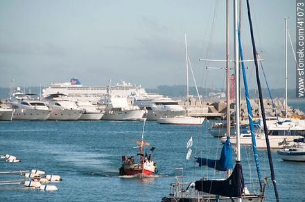 Puerto crucero barcos lanchas botes - Punta del Este y balnearios cercanos - URUGUAY. Foto No. 41073