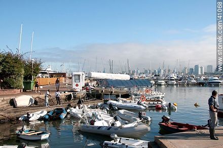 Rubber rafts and boats to carry people to their boats - Punta del Este and its near resorts - URUGUAY. Foto No. 41068