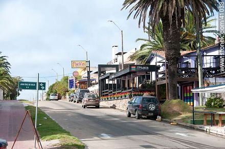 Calle 2 de febrero - Punta del Este y balnearios cercanos - URUGUAY. Foto No. 41038