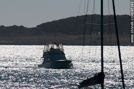 Boat entering harbor - Punta del Este and its near resorts - URUGUAY. Photo #41143