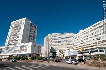Rambla y calle 24 - Punta del Este y balnearios cercanos - URUGUAY. Foto No. 41247