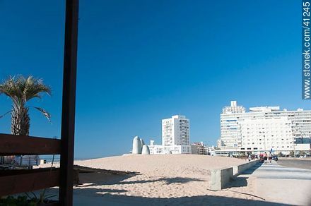 Playa Brava promenade.  - Punta del Este and its near resorts - URUGUAY. Photo #41245