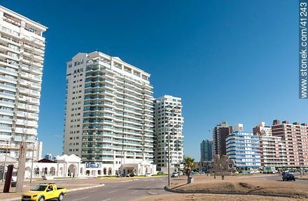Playa Brava promenade - Punta del Este and its near resorts - URUGUAY. Foto No. 41243