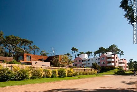 Calle de las Rosas y de las Madreselvas - Punta del Este y balnearios cercanos - URUGUAY. Foto No. 41212