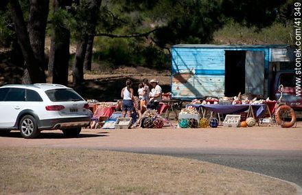 Sale of marine products, sea shells. - Punta del Este and its near resorts - URUGUAY. Photo #41349