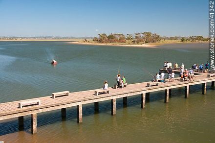 Muelle de pesca sobre el arroyo Maldonado - Punta del Este y balnearios cercanos - URUGUAY. Foto No. 41342
