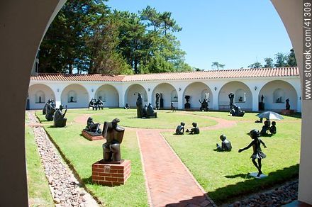 Museo Ralli en el barrio Beverly Hills de Punta del Este. - Punta del Este y balnearios cercanos - URUGUAY. Foto No. 41309