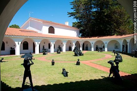 Museo Ralli en el barrio Beverly Hills de Punta del Este. - Punta del Este y balnearios cercanos - URUGUAY. Foto No. 41308