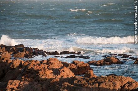 Mar sobre las rocas - Punta del Este y balnearios cercanos - URUGUAY. Foto No. 41436