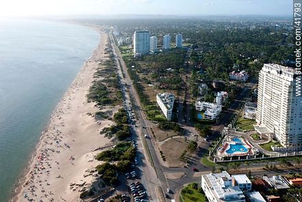 Promenade Claudio Williman at Playa Mansa.  del Cabildo Ave.  Acuña de Figueroa Ave. - Punta del Este and its near resorts - URUGUAY. Foto No. 41793