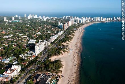 Rambla Claudio Williman en Playa Mansa. Parada 12. - Punta del Este y balnearios cercanos - URUGUAY. Foto No. 41787