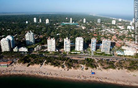 Parada 6 Mansa. Calle Pascual Gattas. - Punta del Este y balnearios cercanos - URUGUAY. Foto No. 41772