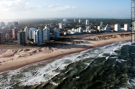 Playa Brava - Punta del Este y balnearios cercanos - URUGUAY. Foto No. 41587