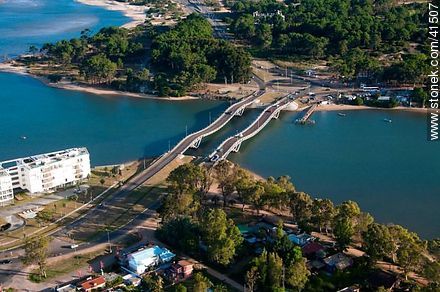 Puentes ondulantes de La Barra sobre el arroyo Maldonado - Punta del Este y balnearios cercanos - URUGUAY. Foto No. 41507
