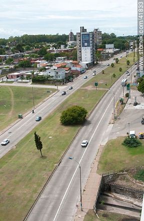 Avenida Italia hacia el este - Departamento de Montevideo - URUGUAY. Foto No. 41833