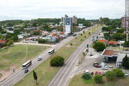Avenida Italia hacia el este - Departamento de Montevideo - URUGUAY. Foto No. 41832