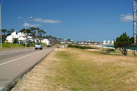 Parada 39 de Playa Mansa. Ruta 10. - Punta del Este y balnearios cercanos - URUGUAY. Foto No. 42257