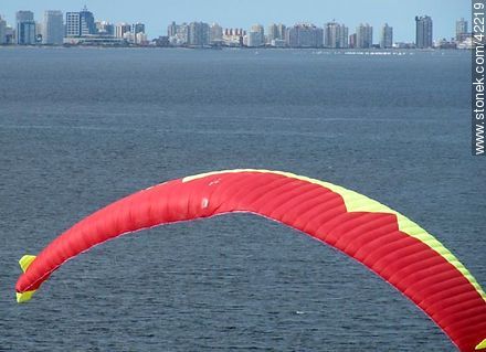 Paragliding in Punta Ballena - Punta del Este and its near resorts - URUGUAY. Foto No. 42219