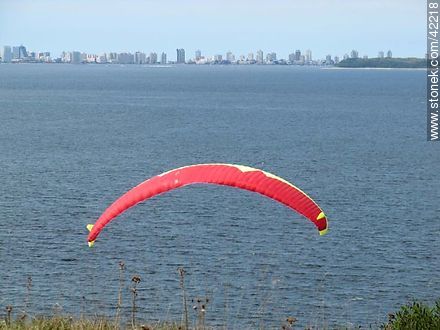 Paragliding in Punta Ballena - Punta del Este and its near resorts - URUGUAY. Foto No. 42218