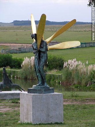 Fundación Pablo Atchugarry. Exposición al aire libre. - Punta del Este y balnearios cercanos - URUGUAY. Foto No. 42141
