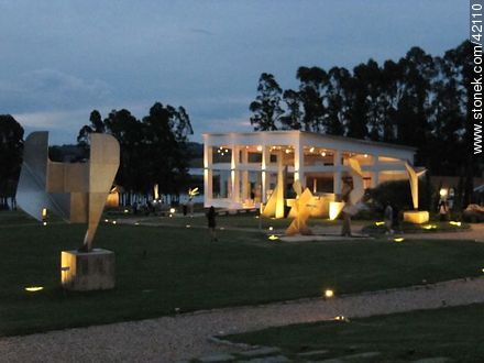 Pablo Atchugarry foundation. - Punta del Este and its near resorts - URUGUAY. Foto No. 42110
