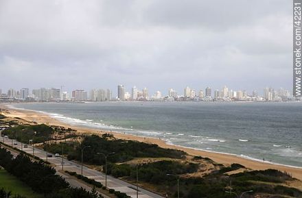 Playa Mansa en un día tormentoso - Punta del Este y balnearios cercanos - URUGUAY. Foto No. 42231