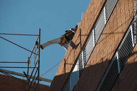Dangerous worker support -  - MORE IMAGES. Photo #42362