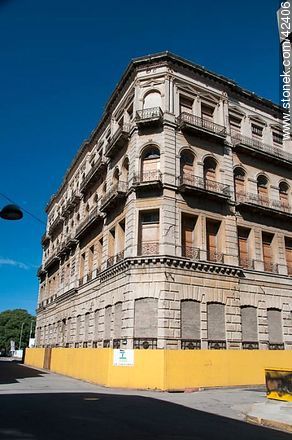 Ex Hotel Nacional y Facultad de Humanidades en refacción - Departamento de Montevideo - URUGUAY. Foto No. 42406