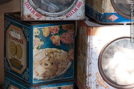 Old biscuit tins -  - MORE IMAGES. Photo #42387