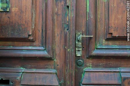 Door to refurbish - Department of Montevideo - URUGUAY. Photo #42381