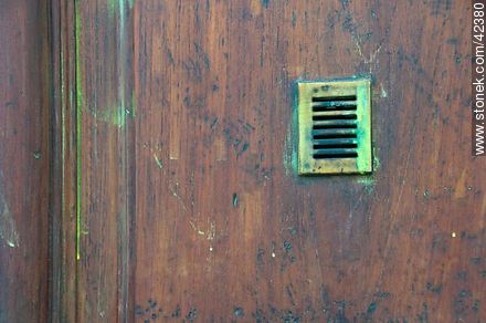 Door to refurbish - Department of Montevideo - URUGUAY. Photo #42380