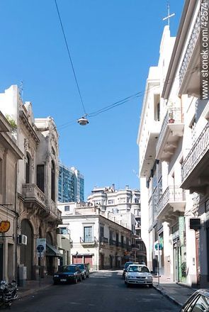 Calle Bartolomé Mitre - Departamento de Montevideo - URUGUAY. Foto No. 42574