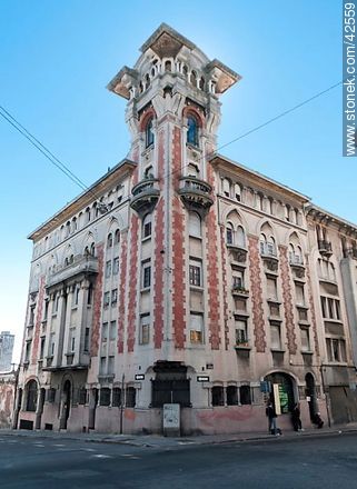 Bartolomé Mitre and Cerrito streets - Department of Montevideo - URUGUAY. Photo #42559