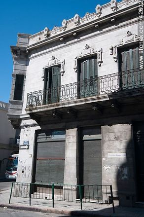 Calle Cerrito - Departamento de Montevideo - URUGUAY. Foto No. 42602