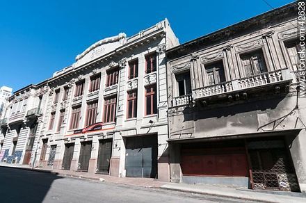 Calle Juncal - Departamento de Montevideo - URUGUAY. Foto No. 42628