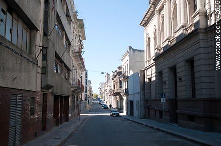 Calle Piedras al este. - Departamento de Montevideo - URUGUAY. Foto No. 42605