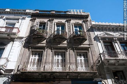 Old building - Department of Montevideo - URUGUAY. Photo #42589