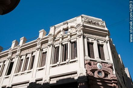 Ex Banco Popular del Uruguay. Zabala and 25 de Mayo streets. - Department of Montevideo - URUGUAY. Photo #42513