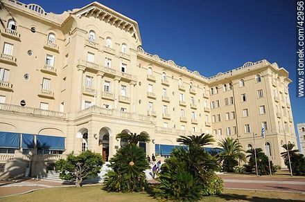 Hotel Argentino en la rambla de Piriápolis - Departamento de Maldonado - URUGUAY. Foto No. 42956