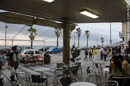 Heladería El Faro en la Rambla de los Argentinos - Departamento de Maldonado - URUGUAY. Foto No. 42671