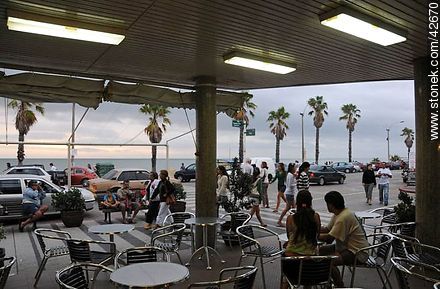 Heladería El Faro en la Rambla de los Argentinos - Departamento de Maldonado - URUGUAY. Foto No. 42670