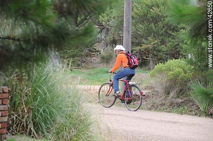 Ciclista - Departamento de Maldonado - URUGUAY. Foto No. 42650