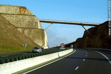 N89 E70 motorway to the east, La Transeuropéenne. - Region of Aquitaine - FRANCE. Photo #43239