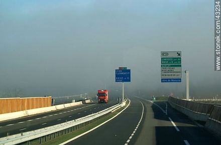 Autopista E70 al este - Aquitania - FRANCIA. Foto No. 43234