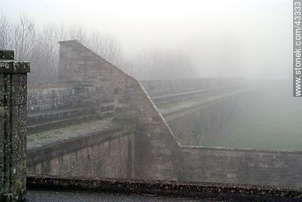 Citadel of Brouage in the fog - Region of Poitou-Charentes - FRANCE. Foto No. 43333
